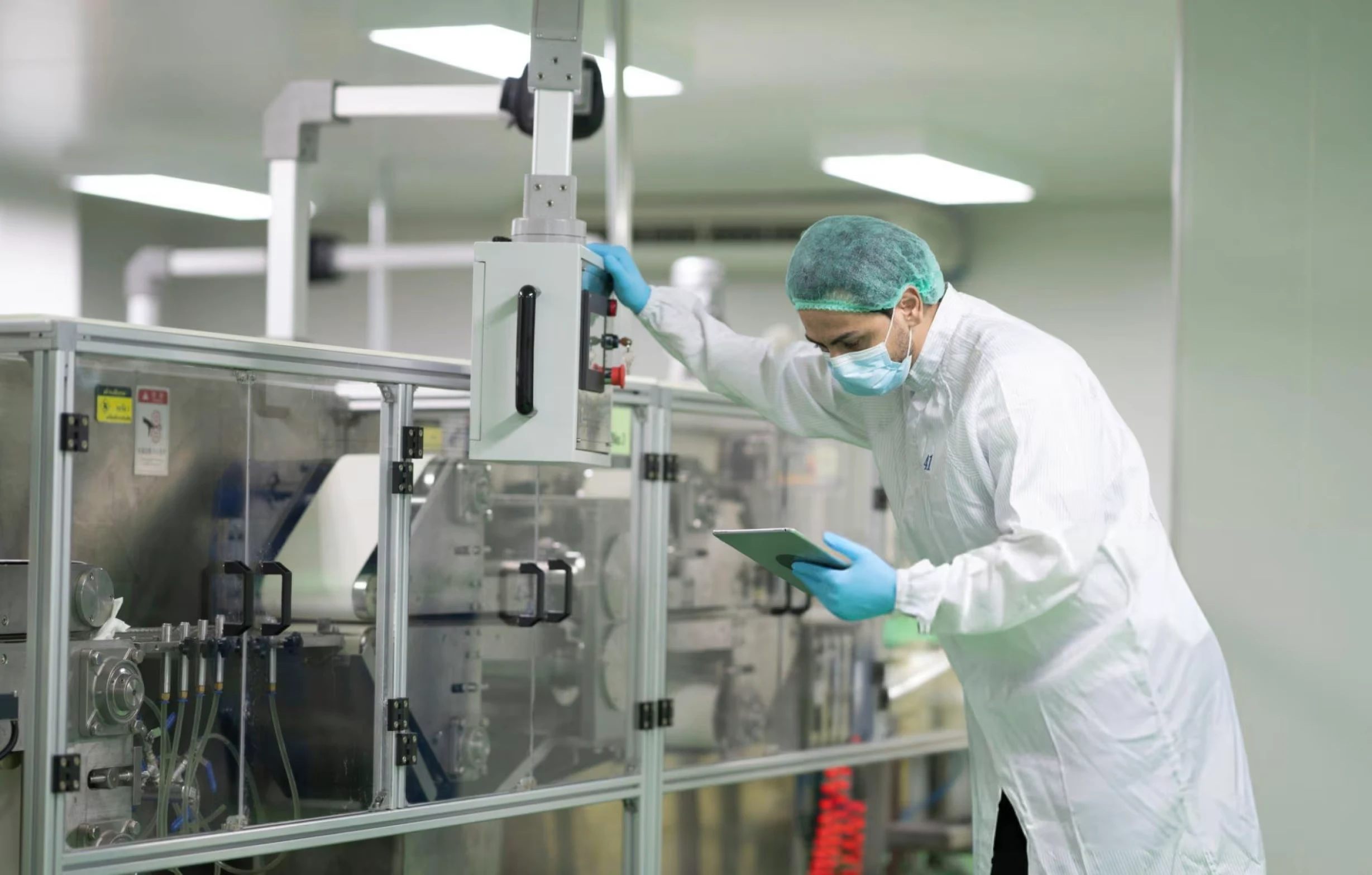 Overcoming Modern Laboratory Furniture Design Challenges and Innovations